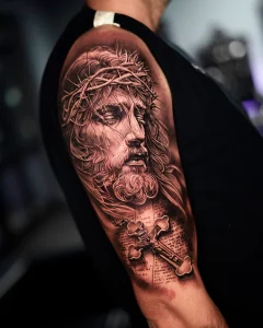 Tätowierung, die Jesus Christus darstellt