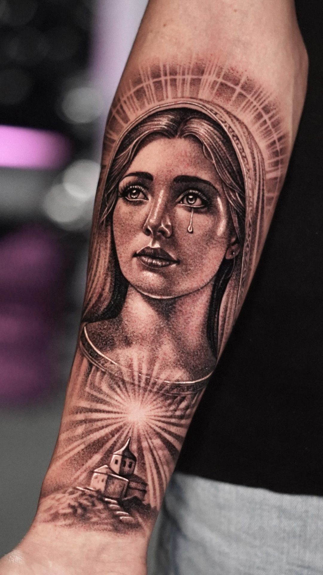 Tätowierung, die die Madonna darstellt
