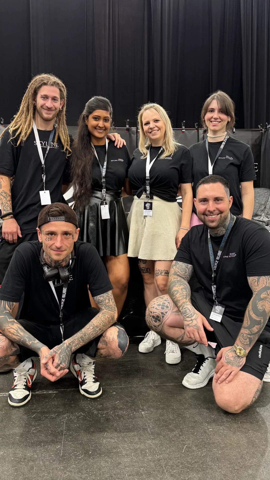 Das Team von Skyline Tattoo auf einer Convention